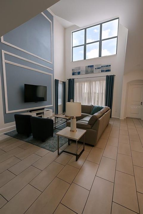 For Sale: $680,000 (5 beds, 5 baths, 2996 Square Feet)