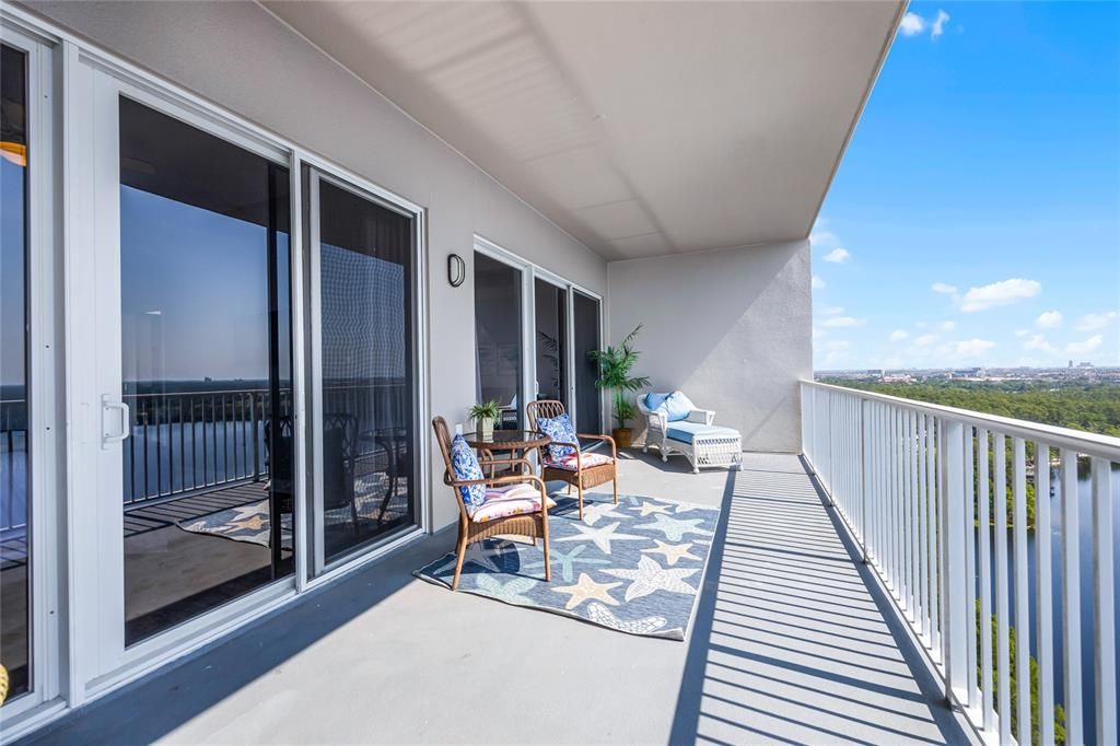 En Venta: $369,000 (2 camas, 2 baños, 1165 Pies cuadrados)