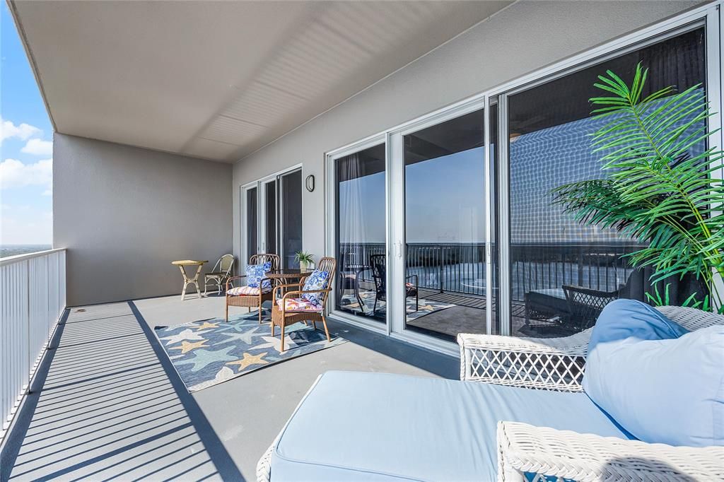 En Venta: $369,000 (2 camas, 2 baños, 1165 Pies cuadrados)