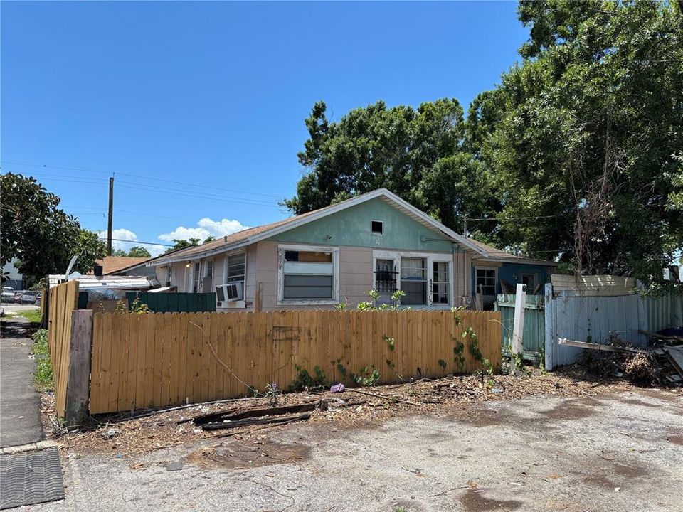 На продажу: $1,195,000 (9 спален, 0 ванн, 6450 Квадратных фут)