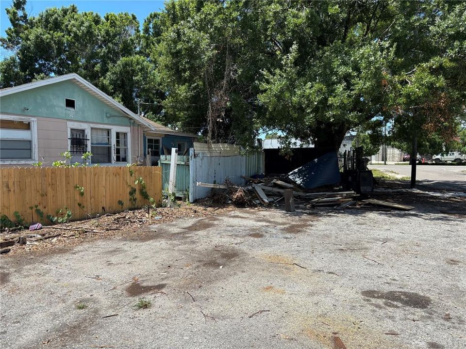 На продажу: $1,195,000 (9 спален, 0 ванн, 6450 Квадратных фут)