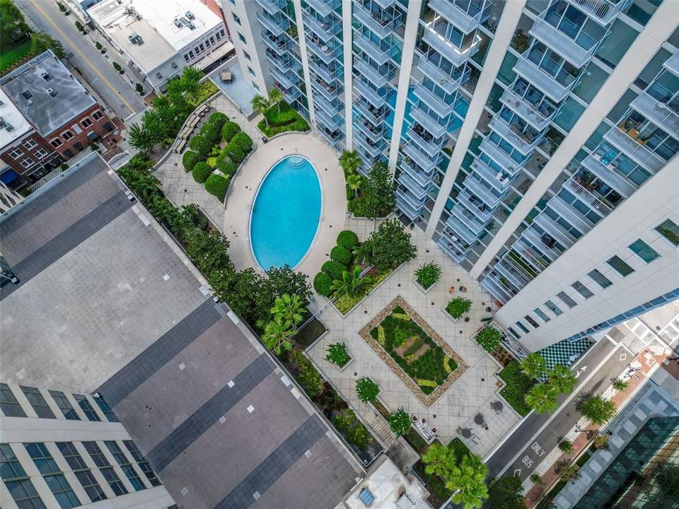 For Sale: $250,000 (1 beds, 1 baths, 837 Square Feet)