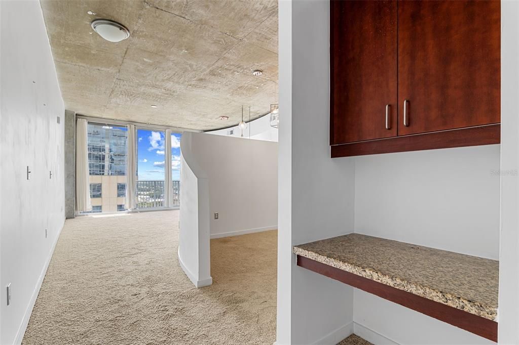 For Sale: $250,000 (1 beds, 1 baths, 837 Square Feet)