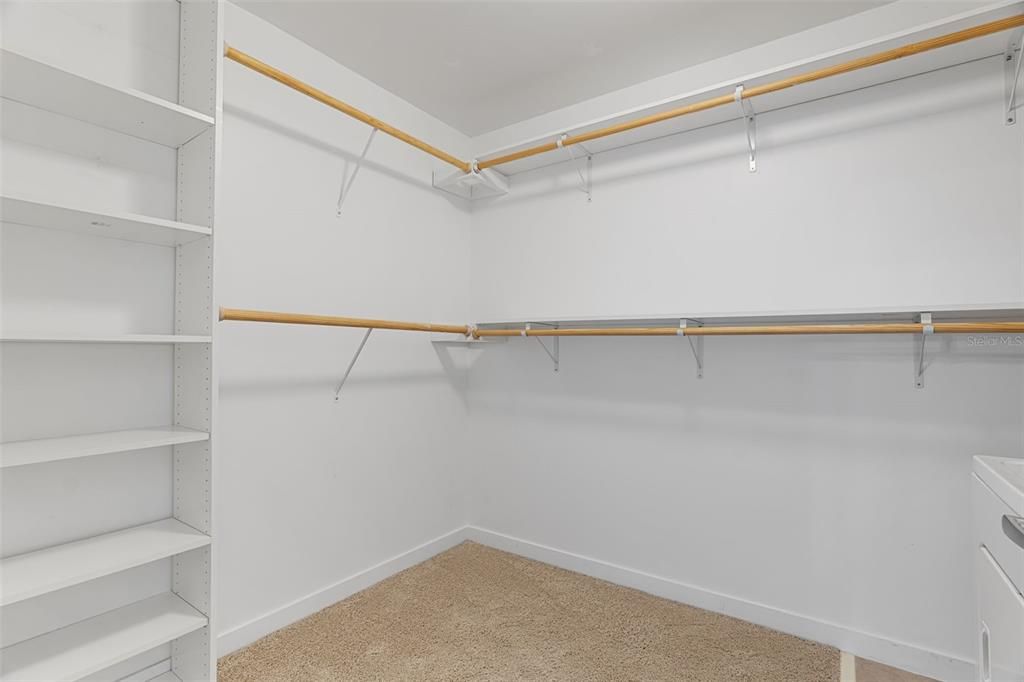 For Sale: $250,000 (1 beds, 1 baths, 837 Square Feet)