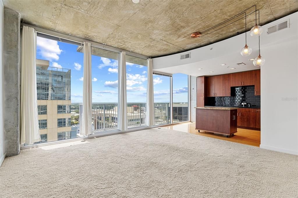 For Sale: $250,000 (1 beds, 1 baths, 837 Square Feet)