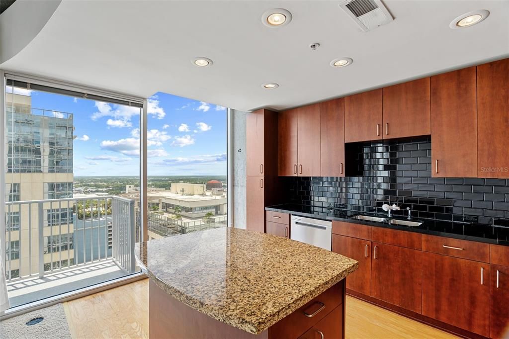 For Sale: $250,000 (1 beds, 1 baths, 837 Square Feet)