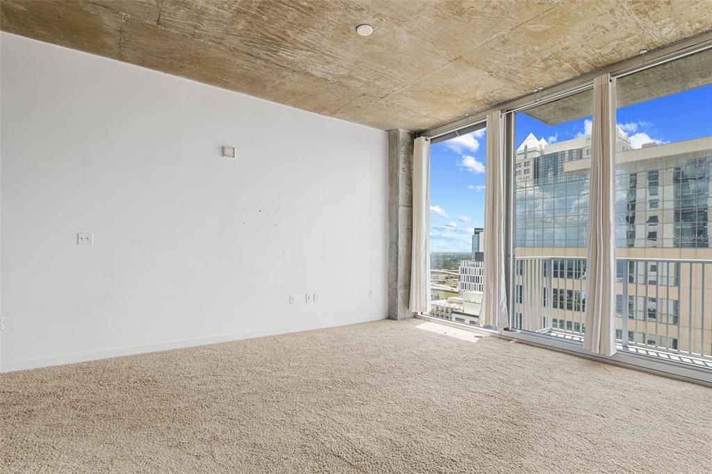 For Sale: $250,000 (1 beds, 1 baths, 837 Square Feet)