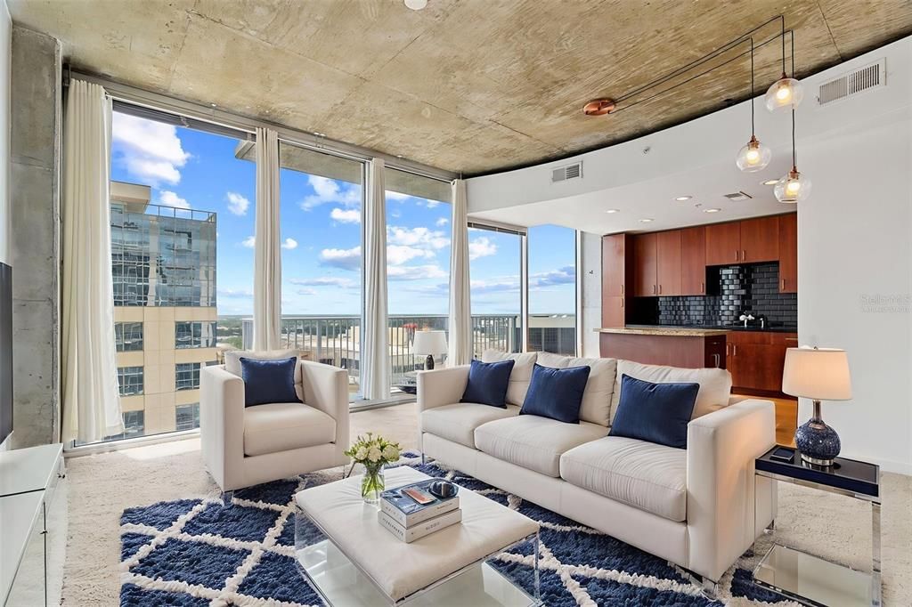 For Sale: $250,000 (1 beds, 1 baths, 837 Square Feet)