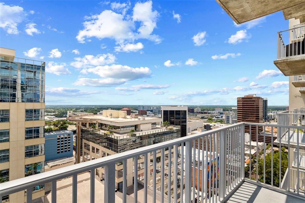 For Sale: $250,000 (1 beds, 1 baths, 837 Square Feet)