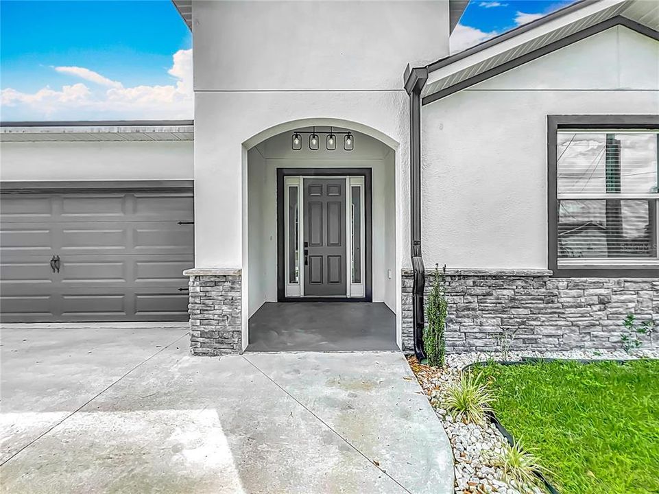 For Rent: $3,500 (4 beds, 2 baths, 2052 Square Feet)