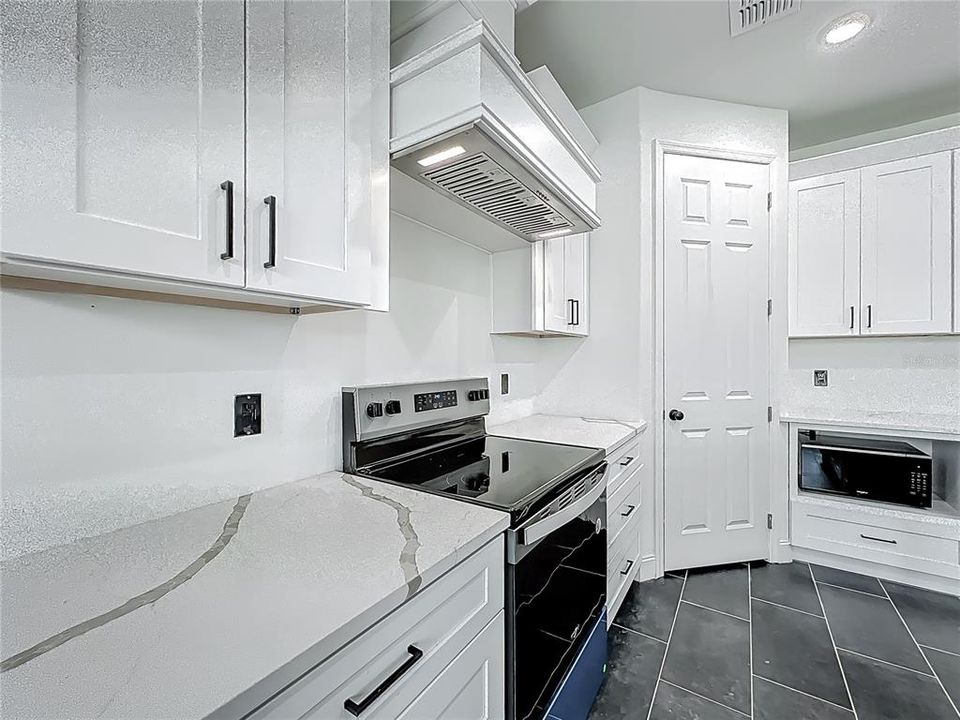 For Rent: $3,500 (4 beds, 2 baths, 2052 Square Feet)