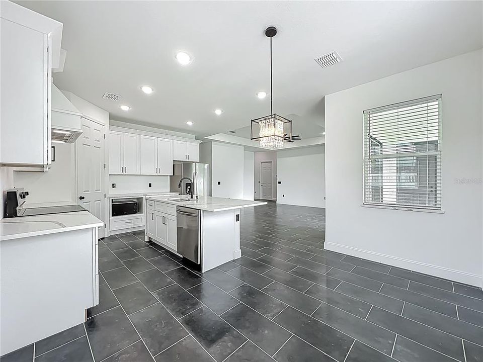 For Rent: $3,500 (4 beds, 2 baths, 2052 Square Feet)