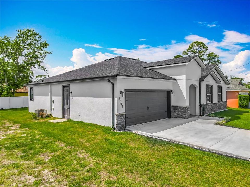 For Rent: $3,500 (4 beds, 2 baths, 2052 Square Feet)