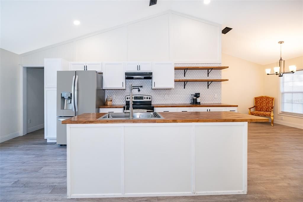 На продажу: $575,000 (4 спален, 3 ванн, 2232 Квадратных фут)