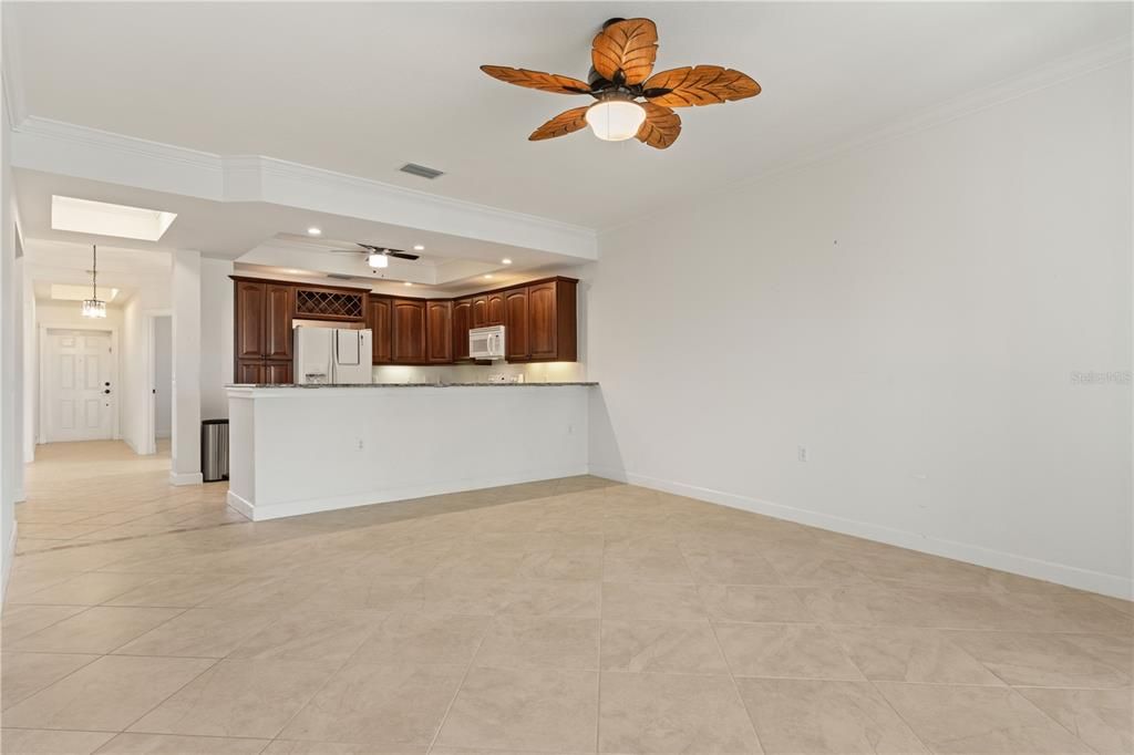 For Sale: $344,777 (2 beds, 2 baths, 1594 Square Feet)