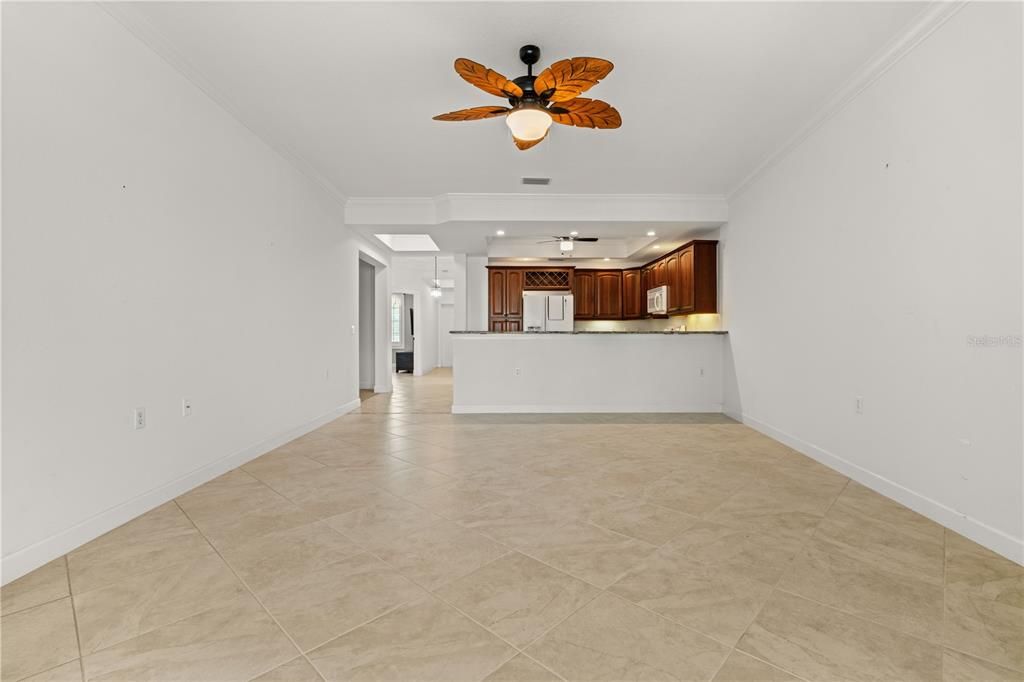 For Sale: $344,777 (2 beds, 2 baths, 1594 Square Feet)