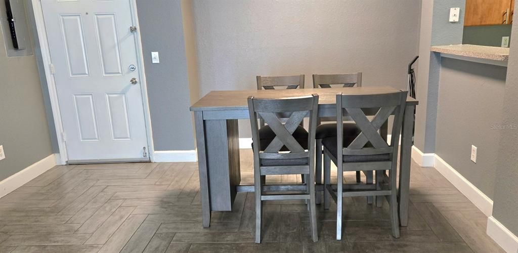 For Sale: $229,900 (2 beds, 2 baths, 1215 Square Feet)