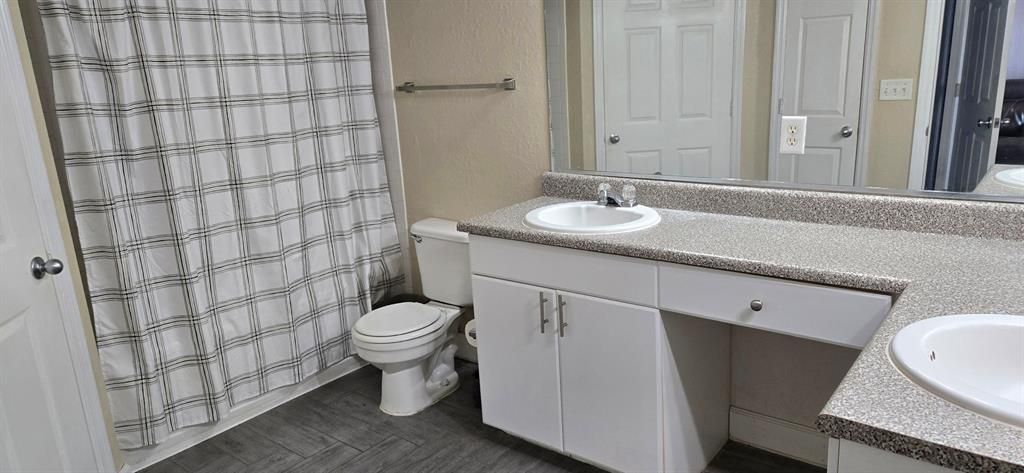 For Sale: $229,900 (2 beds, 2 baths, 1215 Square Feet)