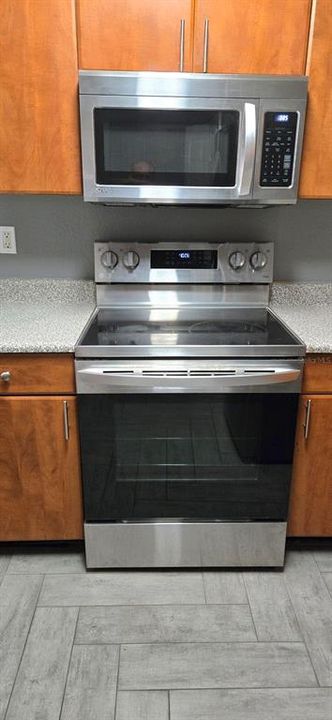 For Sale: $229,900 (2 beds, 2 baths, 1215 Square Feet)