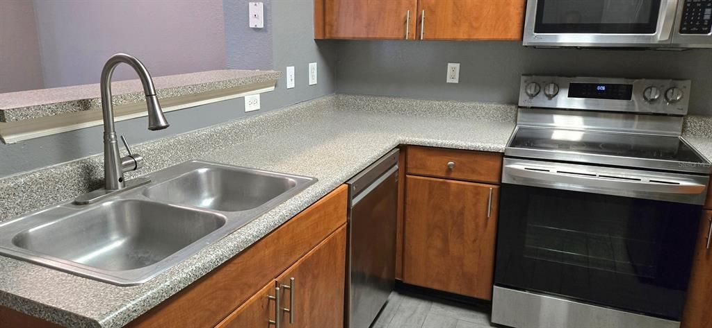 For Sale: $229,900 (2 beds, 2 baths, 1215 Square Feet)