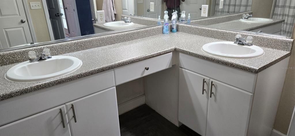 For Sale: $229,900 (2 beds, 2 baths, 1215 Square Feet)