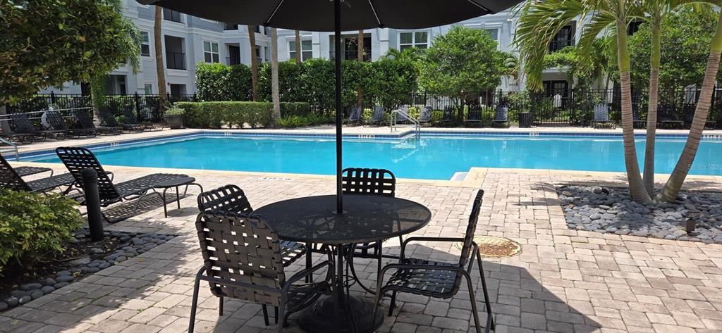 For Sale: $229,900 (2 beds, 2 baths, 1215 Square Feet)