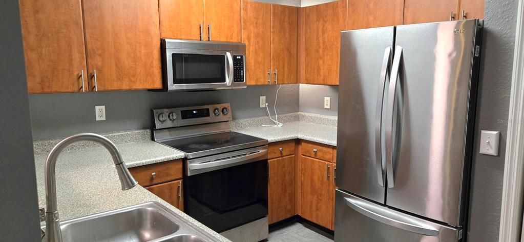 For Sale: $229,900 (2 beds, 2 baths, 1215 Square Feet)