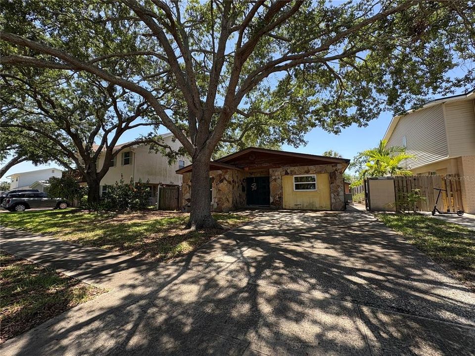 最近售出: $775,000 (4 贝兹, 2 浴室, 1822 平方英尺)