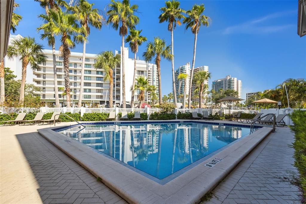 En Venta: $1,148,000 (4 camas, 3 baños, 2150 Pies cuadrados)