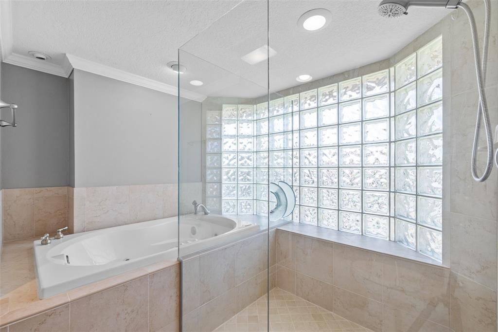 En Venta: $1,148,000 (4 camas, 3 baños, 2150 Pies cuadrados)