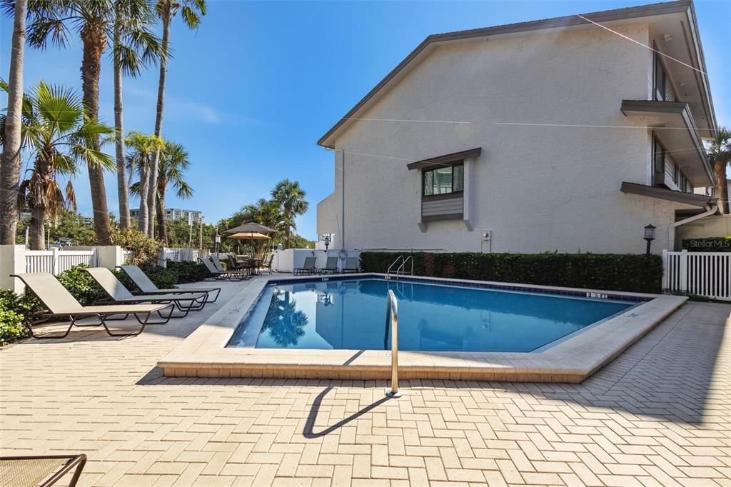 En Venta: $1,148,000 (4 camas, 3 baños, 2150 Pies cuadrados)