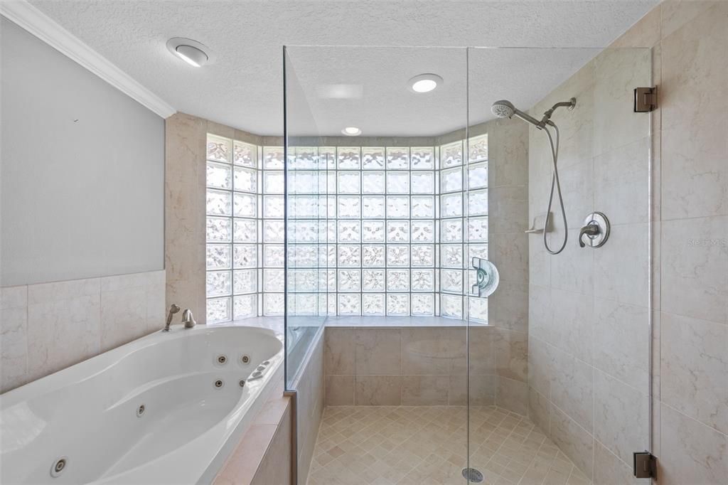 En Venta: $1,148,000 (4 camas, 3 baños, 2150 Pies cuadrados)