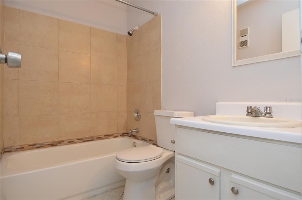 Active With Contract: $119,000 (1 beds, 1 baths, 525 Square Feet)