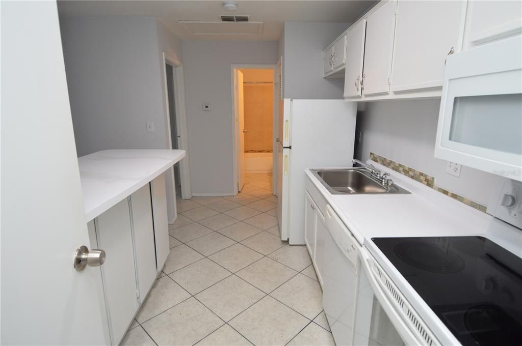Active With Contract: $119,000 (1 beds, 1 baths, 525 Square Feet)