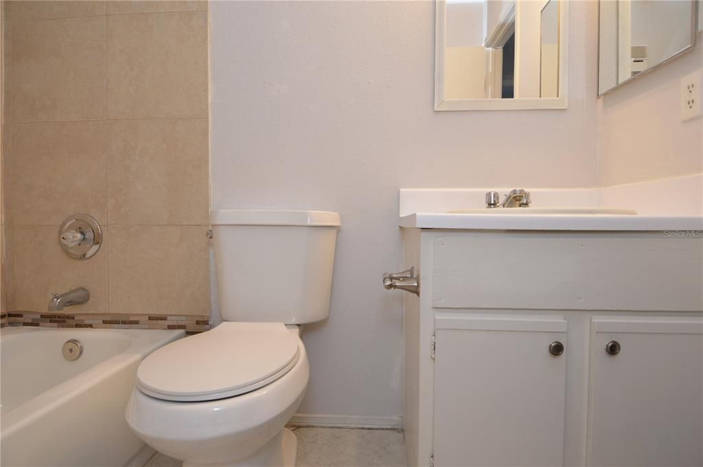 Active With Contract: $119,000 (1 beds, 1 baths, 525 Square Feet)