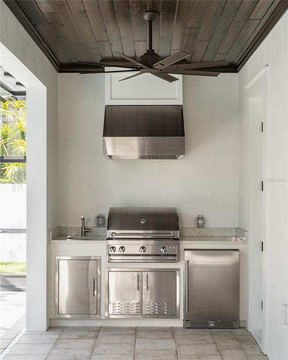 Active With Contract: $2,799,000 (5 beds, 4 baths, 4111 Square Feet)