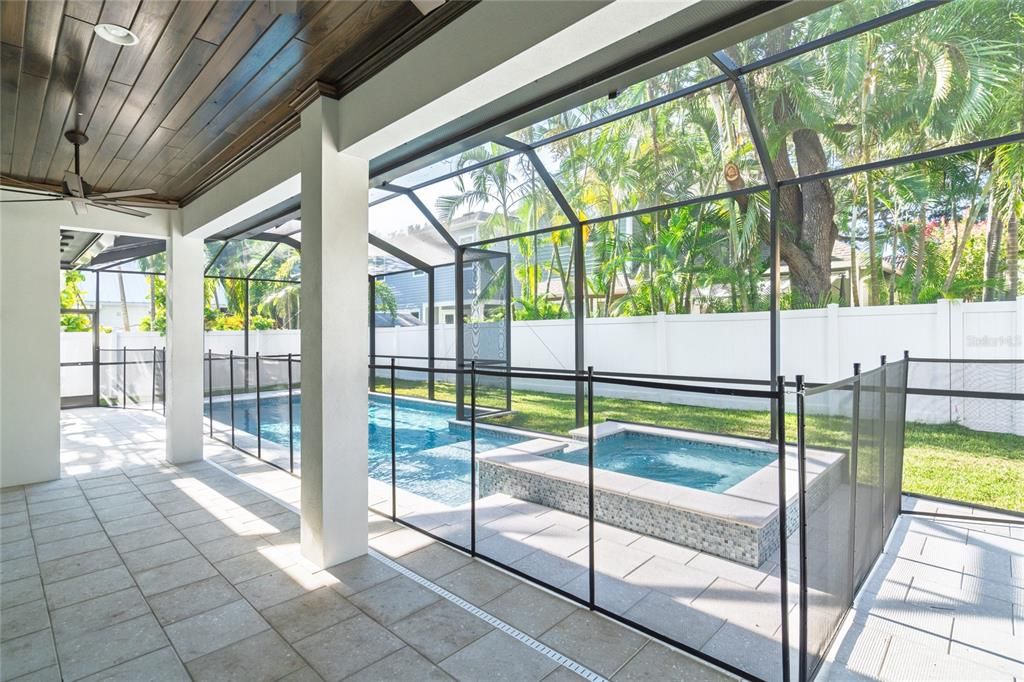 Active With Contract: $2,799,000 (5 beds, 4 baths, 4111 Square Feet)
