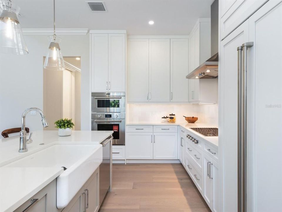 Под контрактом: $3,870,000 (4 спален, 4 ванн, 3461 Квадратных фут)