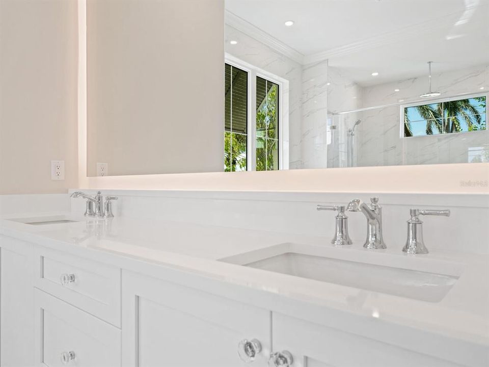 Под контрактом: $3,870,000 (4 спален, 4 ванн, 3461 Квадратных фут)