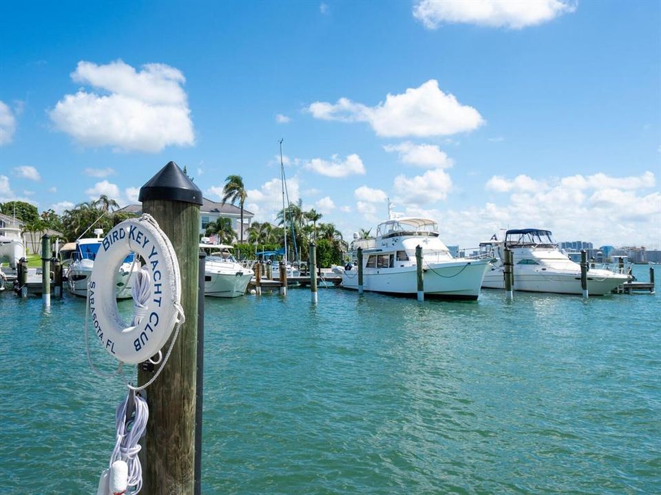 Под контрактом: $3,870,000 (4 спален, 4 ванн, 3461 Квадратных фут)