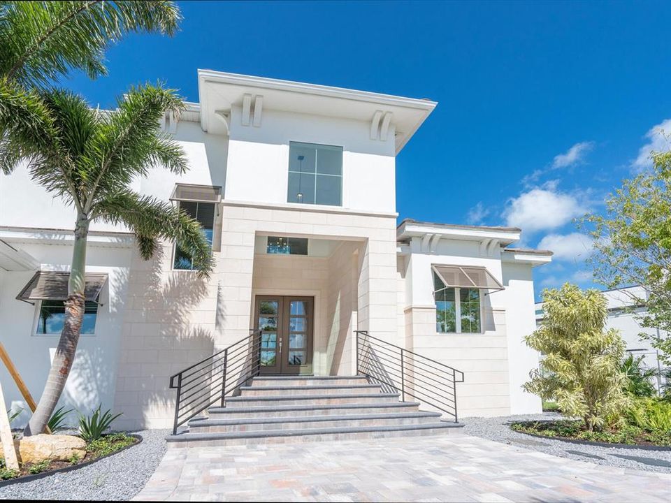 Под контрактом: $3,870,000 (4 спален, 4 ванн, 3461 Квадратных фут)