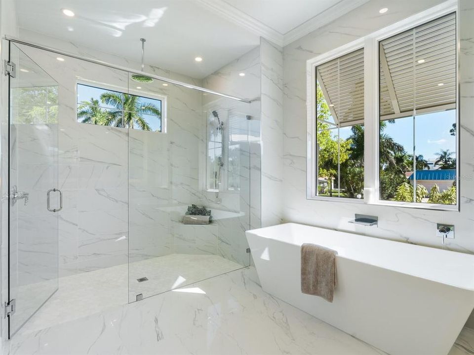 Под контрактом: $3,870,000 (4 спален, 4 ванн, 3461 Квадратных фут)