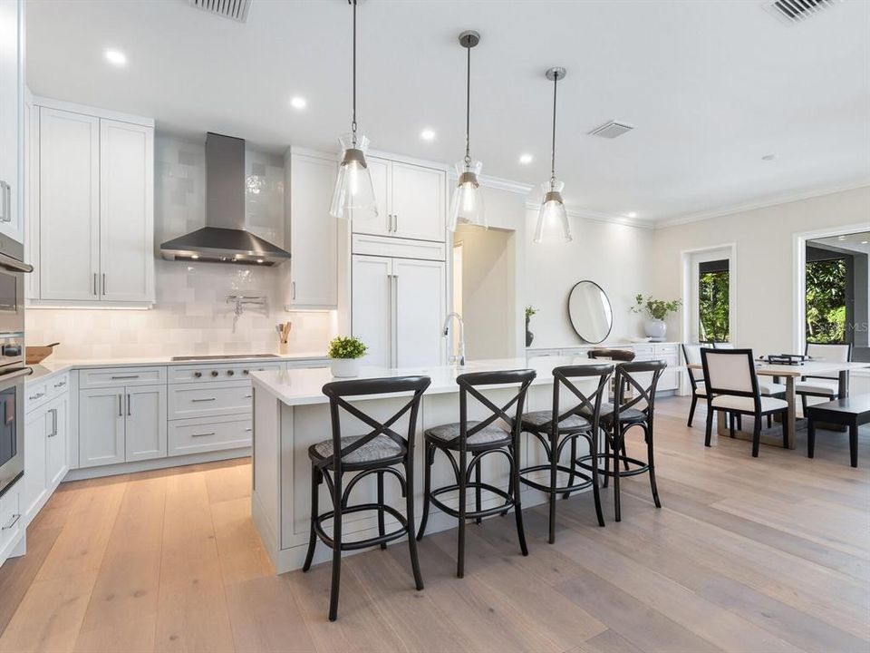 Под контрактом: $3,870,000 (4 спален, 4 ванн, 3461 Квадратных фут)