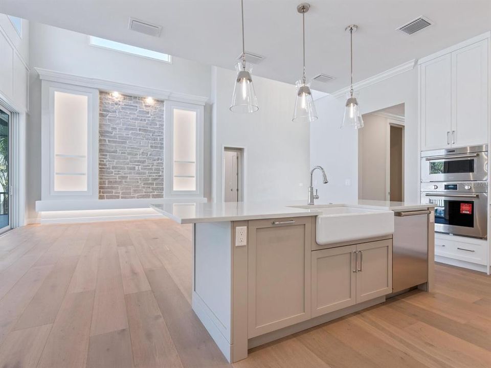 Под контрактом: $3,870,000 (4 спален, 4 ванн, 3461 Квадратных фут)