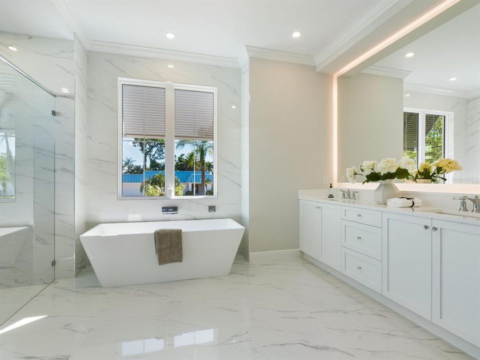 Под контрактом: $3,870,000 (4 спален, 4 ванн, 3461 Квадратных фут)