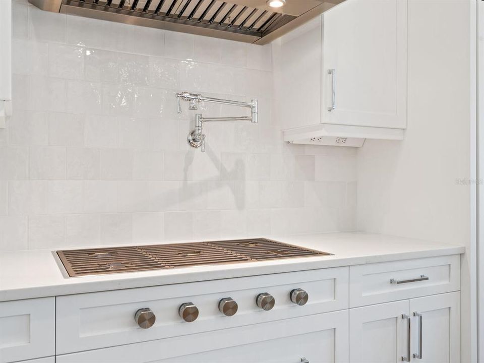 Под контрактом: $3,870,000 (4 спален, 4 ванн, 3461 Квадратных фут)