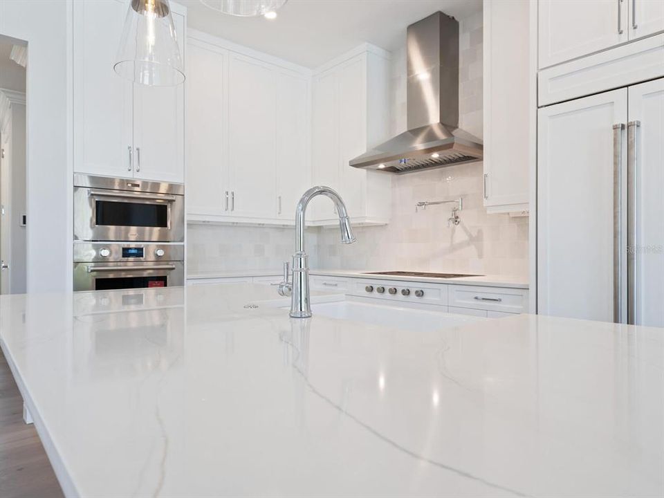 Под контрактом: $3,870,000 (4 спален, 4 ванн, 3461 Квадратных фут)