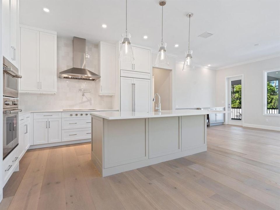 Под контрактом: $3,870,000 (4 спален, 4 ванн, 3461 Квадратных фут)