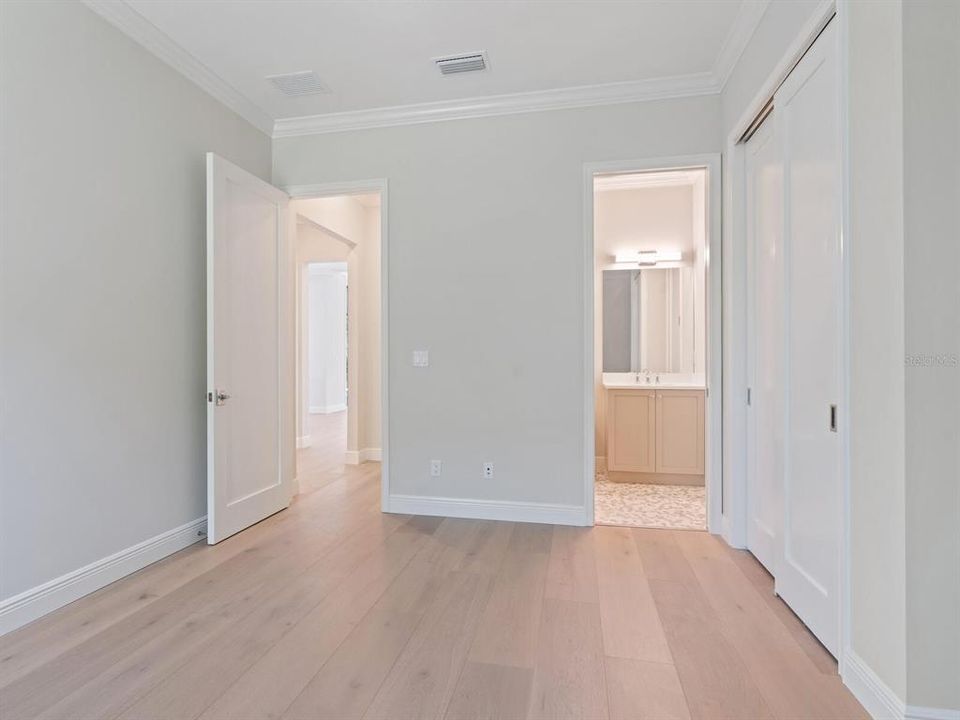 Под контрактом: $3,870,000 (4 спален, 4 ванн, 3461 Квадратных фут)