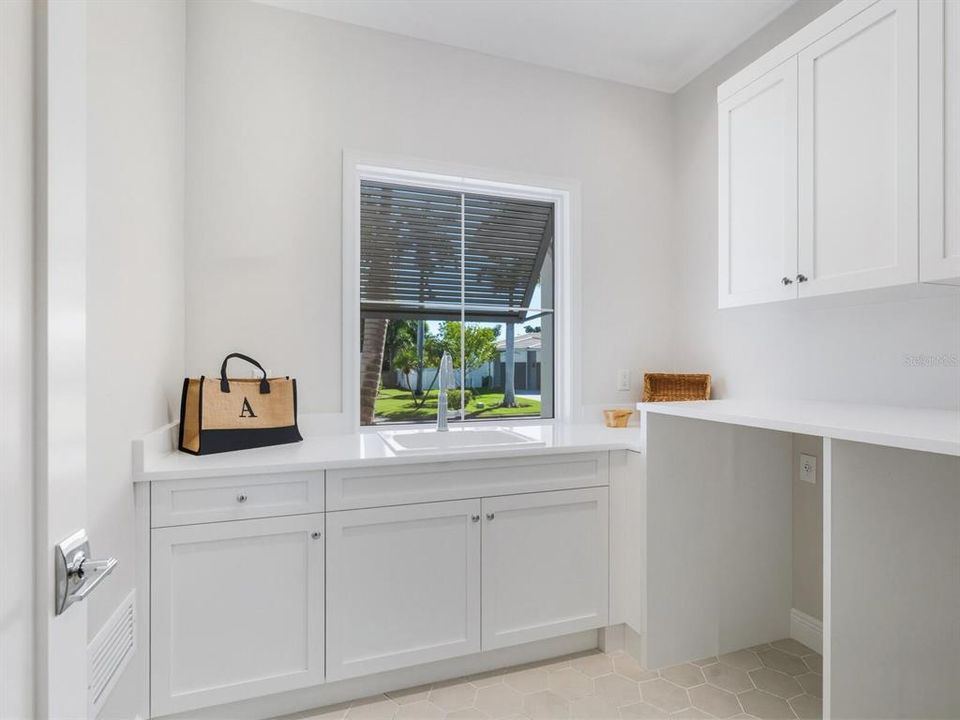 Под контрактом: $3,870,000 (4 спален, 4 ванн, 3461 Квадратных фут)